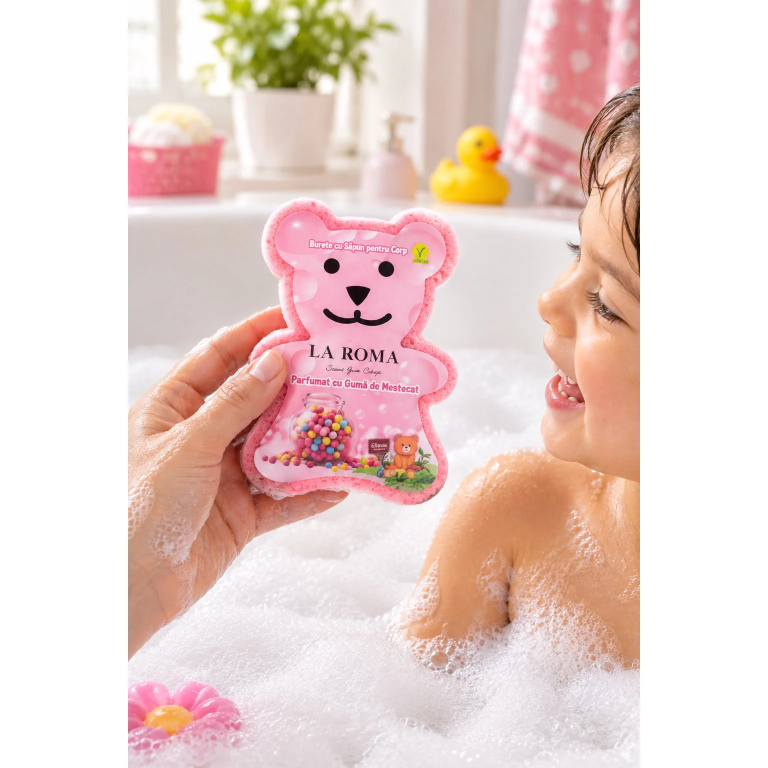 Burete de baie pentru copii La Roma Guma de Mestecat Sponge, forma ursulet, cu sapun vegan integrat, aroma dulce, vesela si placuta, 150g, 9-12 cm, baby pink – imagine 2