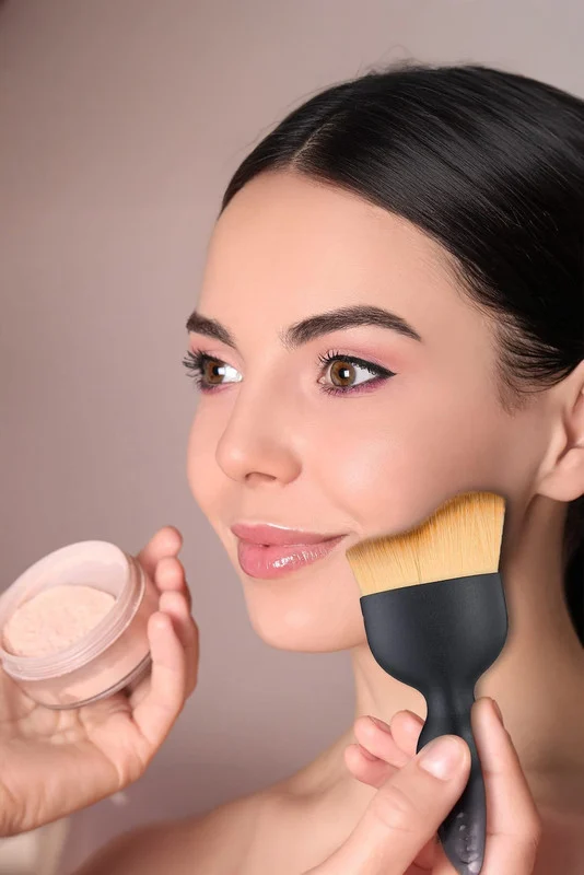 Pensula machiaj Curvy Shape Doty®, ideala pentru fondul de ten, pudra sau blush, usor de utilizat, par fin si des, negru, 9.5x4.5 cm
